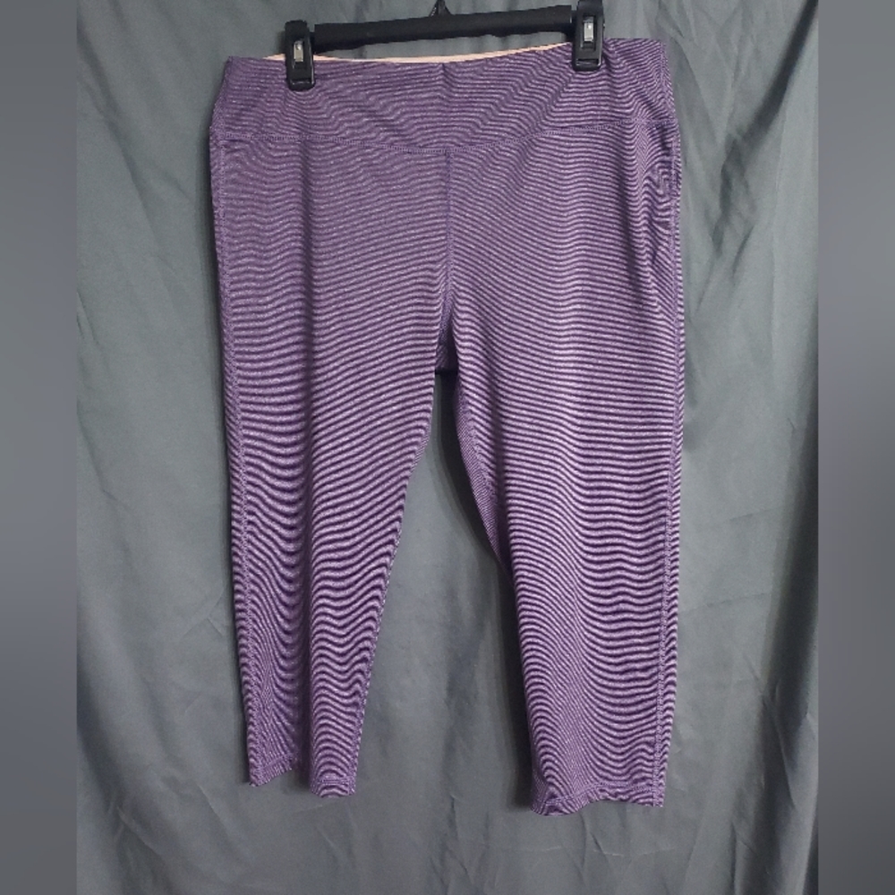 Marika sport purple pull on Capri. Size XL (16-18)